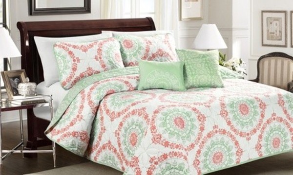 Reversible Printed Quilt Set (4- or 5-Piece). Multiple Styles Available. 