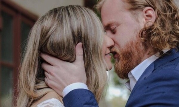 60- or 120-Minute Photo Shoot for Up to 4 or 15 People or 60-Minute Couple Photo Shoot (Up to 68% Off)