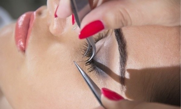 Full Set of Eyelash Extensions with Optional Two-Week Refill at PRAVO Wellness Centre (Up to 73% Off)