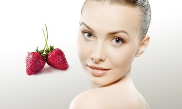 $60 for Strawberry-Lemonade Facial at Distinctive Style Salon & Spa ($120 Value)
