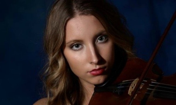 One 30- or 60-Minute Glamour Headshot or Portrait Photo Shoot at Avi Studio USA (Up to 91% Off)