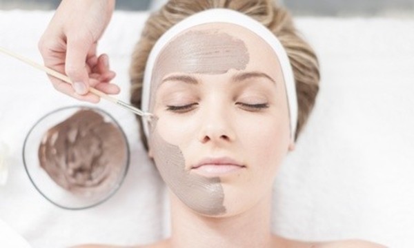 $32 for One 60-Minute Anti-Aging Vitamin C Facial at Skincare by Trina ($85 Value)