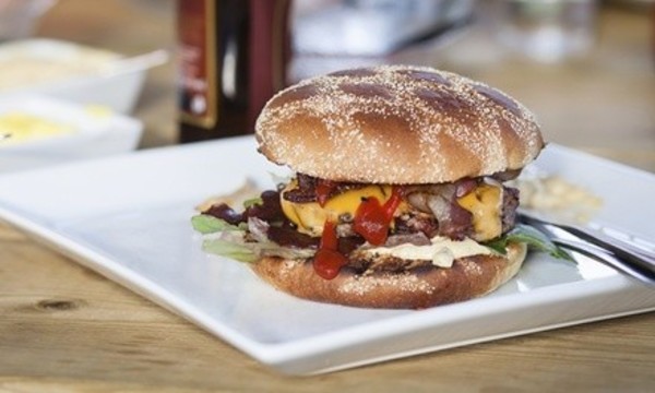 $11 for $20 Worth of Pub Food and Drinks at 915 Pub & Grill