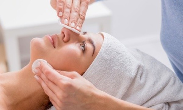 75-Minute Anti-Aging Facial or Deep Cleansing and Mandellick Facial at Stranded at the Spa (Up to 56% Off)