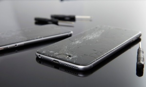 iPhone, iPad, or Samsung Galaxy or Note Glass Replacement at Fix Express (Up to 64% Off). 14 Options Available.