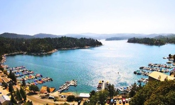 2- or 3-Night Stay for Up to Ten in a Cabin at Arrowhead Retreats in Lake Arrowhead, CA. Combine Up to 6 Nights.