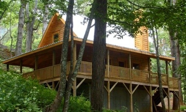 2- or 3-Night Log-Cabin Stay for Six or Eight at Randall Glen in Leicester, NC. Combine Up to 6 Nights.