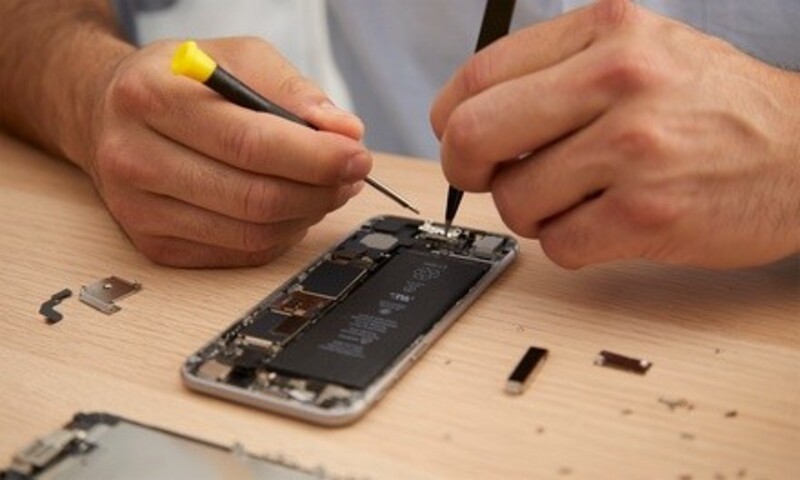 iPhone X or XR Screen Repair at Tech It (Up to 58% Off)