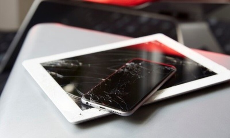 LCD and Glass Screen Repair for iPhone or iPad at Cellular Zone (Up to 34% Off)