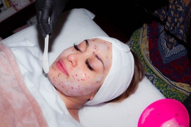 Up to 58% Off on In Spa Facial (Type of facial decided by customer) at I Serve Skin