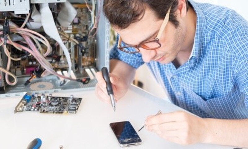 Up to 38% Off on On Location Cell Phone Repair at Money See Money Due Electronics