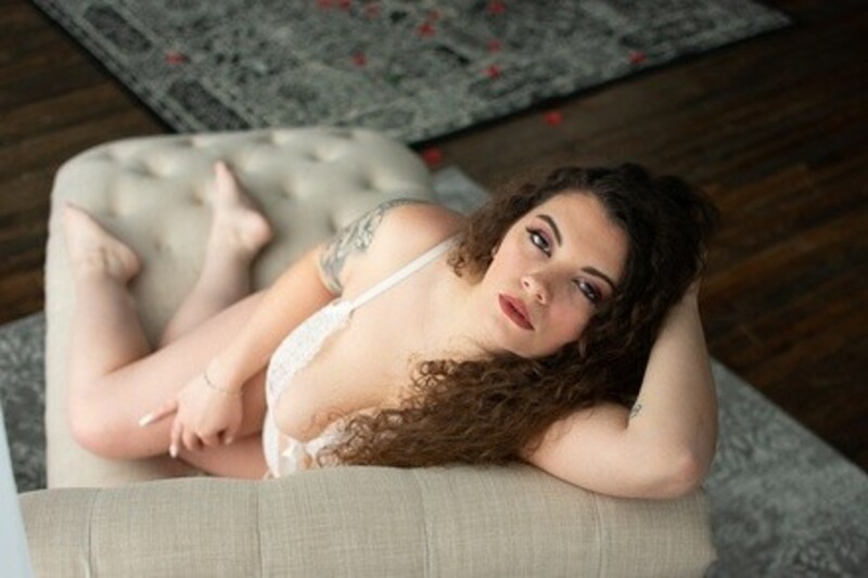 Up to 40% Off on Glamour Photography at Empowered