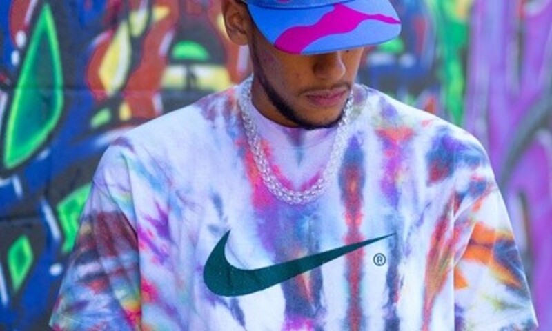 Vintage Clothing at Rad Vintage (Up to 66% Off). Two Options Available.