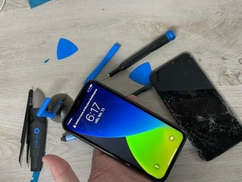 Up to 44% Off on On Location Cell Phone Repair at Global one wireless