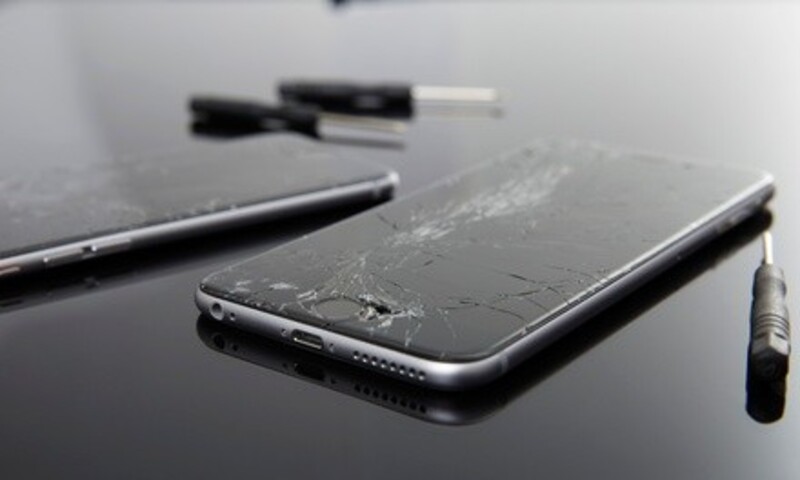 iPad or iPhone Screen Repairs at Peachtree Computers (Up to 60% Off)