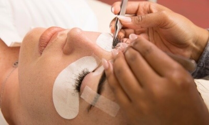 Up to 52% Off on Eyebrow Extensions at MoLashes