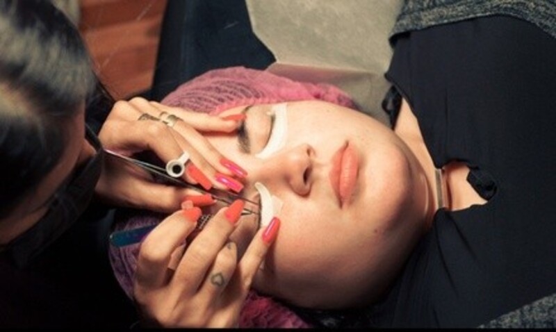 Up to 37% Off on Eyelash Extensions at Queen 4 a Day